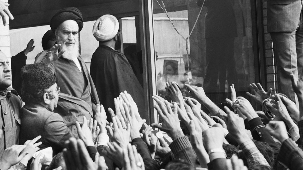 Khomeini dan Beberapa Pertanyaan